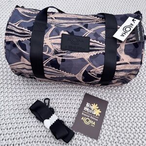 Aloha Collection• Super Special LTD Edition Keep It Light Sporty Duffle AHI CAMO